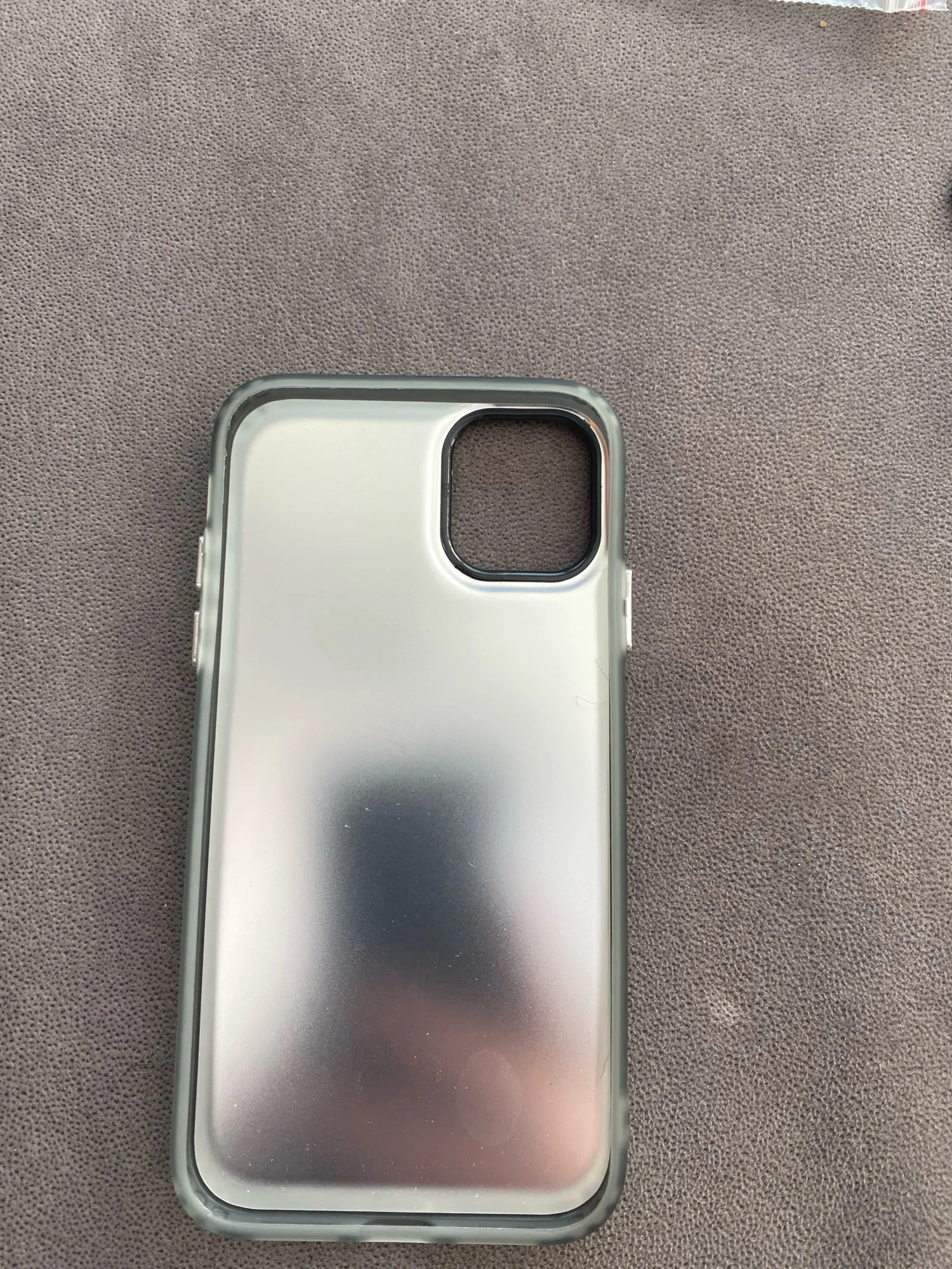 Foto de un comprador: Funda de Ichigo para iPhone con acabado metálico