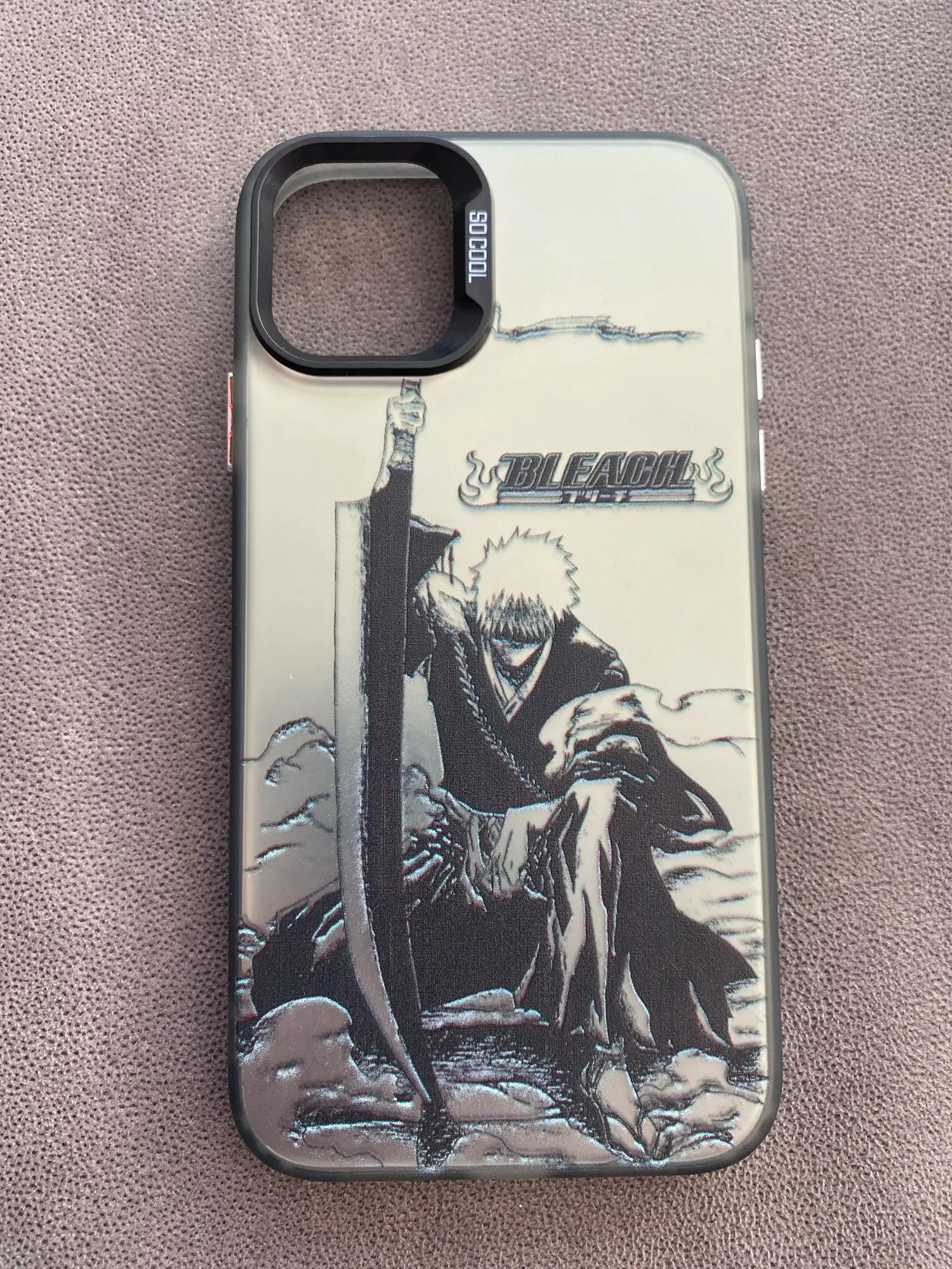 Foto de un comprador: Funda de Ichigo para iPhone con acabado metálico