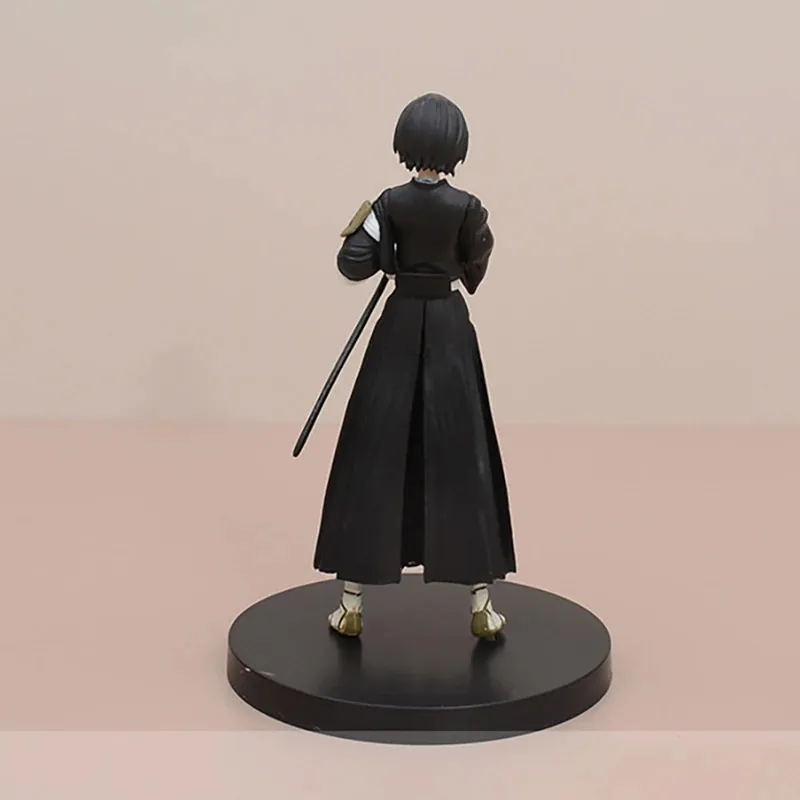 Figuras de Rukia, Byakuya y Yamamoto para tu colección – Uniformes negros y bases redondas