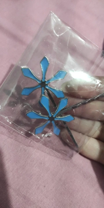 Foto de un comprador: Horquillas metálicas de Orihime para completar tu cosplay