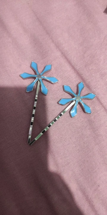 Foto de un comprador: Horquillas metálicas de Orihime para completar tu cosplay