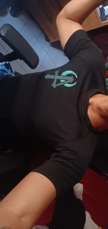 Foto de un comprador: Playera deportiva de Bleach con diseños en negro