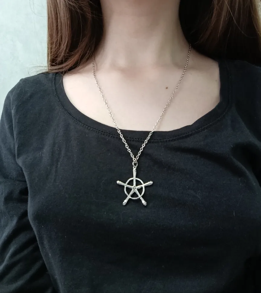 Foto de un comprador: Collar Quincy plateado con colgante estrella de Bleach