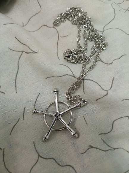 Foto de un comprador: Collar Quincy plateado con colgante estrella de Bleach