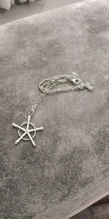 Foto de un comprador: Collar Quincy plateado con colgante estrella de Bleach