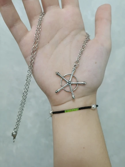 Foto de un comprador: Collar Quincy plateado con colgante estrella de Bleach