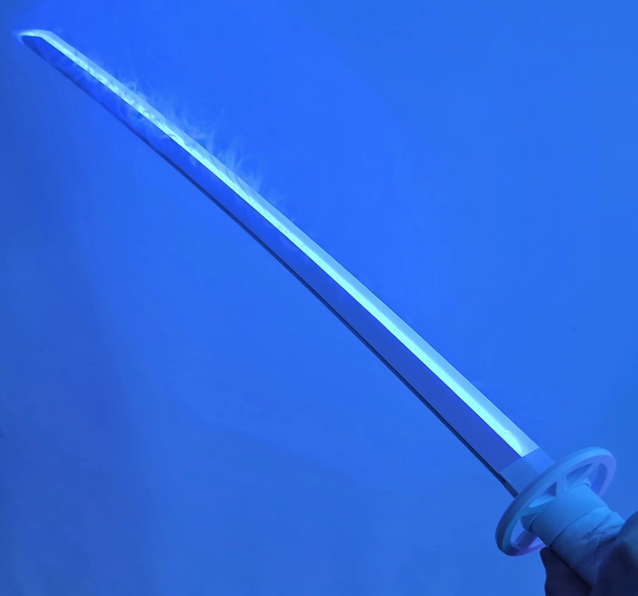 Foto de un comprador: Espada de cosplay de Rukia con luz y vapor decorativo