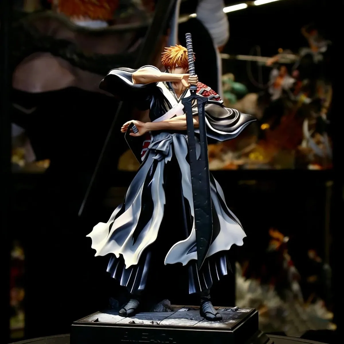 Figura de Ichigo Kurosaki de Bleach de 35 cm con doble espada – vue 2