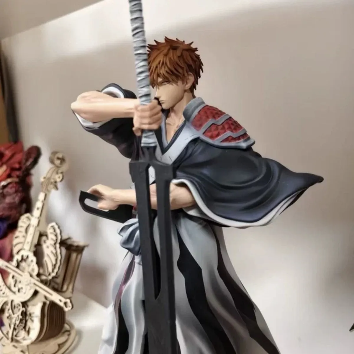 Figura de Ichigo Kurosaki de Bleach de 35 cm con doble espada – vue 6