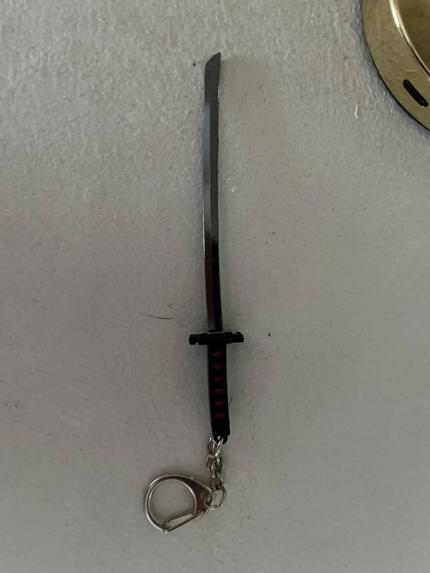 Foto de un comprador: Llaveros metálicos de Bleach para llevar tus llaves